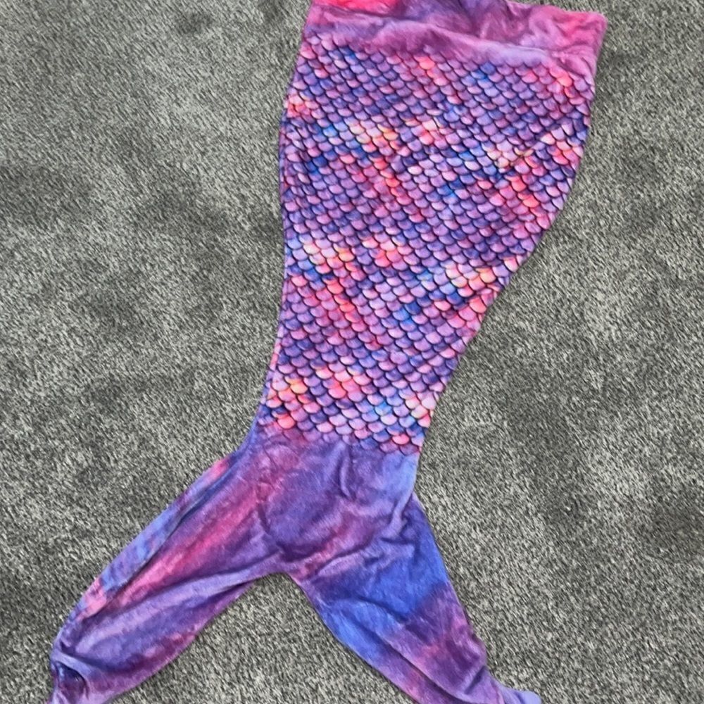 Comfy Tails - Mermaid Throw - Pink and Purple